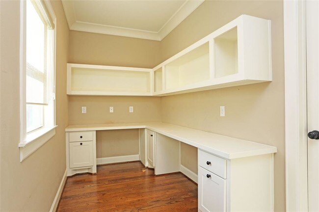 Building Photo - 1611 Wakefield Dr
