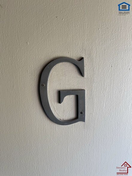 Building Photo - 1912 SW D Ave