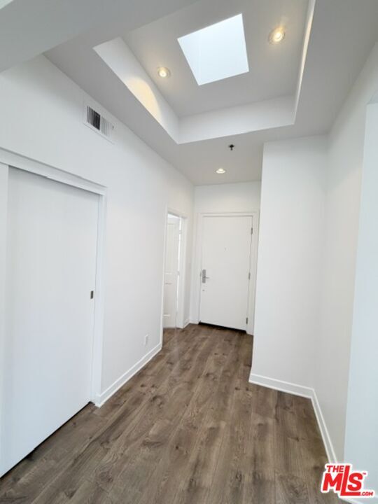 Building Photo - 230 S Hamilton Dr