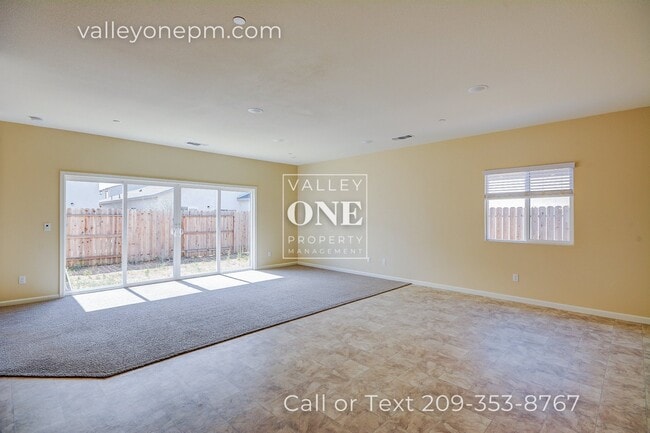 Building Photo - 637 Mansfield Dr