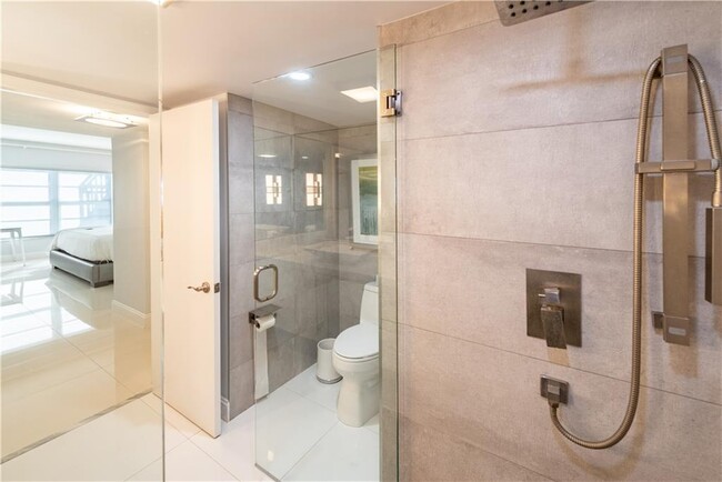 Building Photo - 3750 Galt Ocean Dr