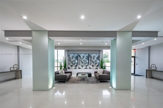 Building Photo - 20379 W Country Club Dr