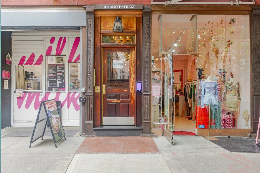 Building Photo - 246 Mott St