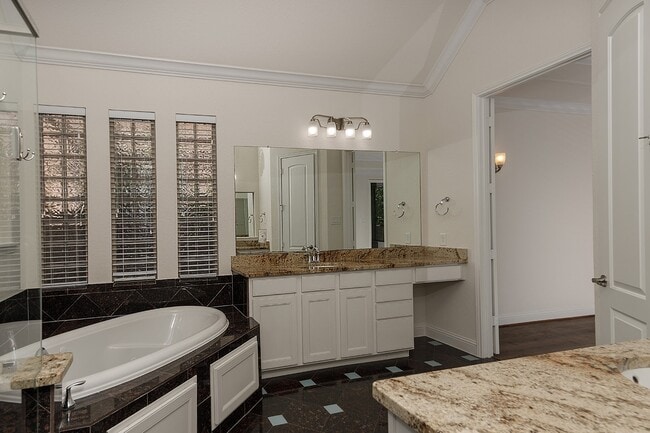 Building Photo - 46 Caprice Bend Pl