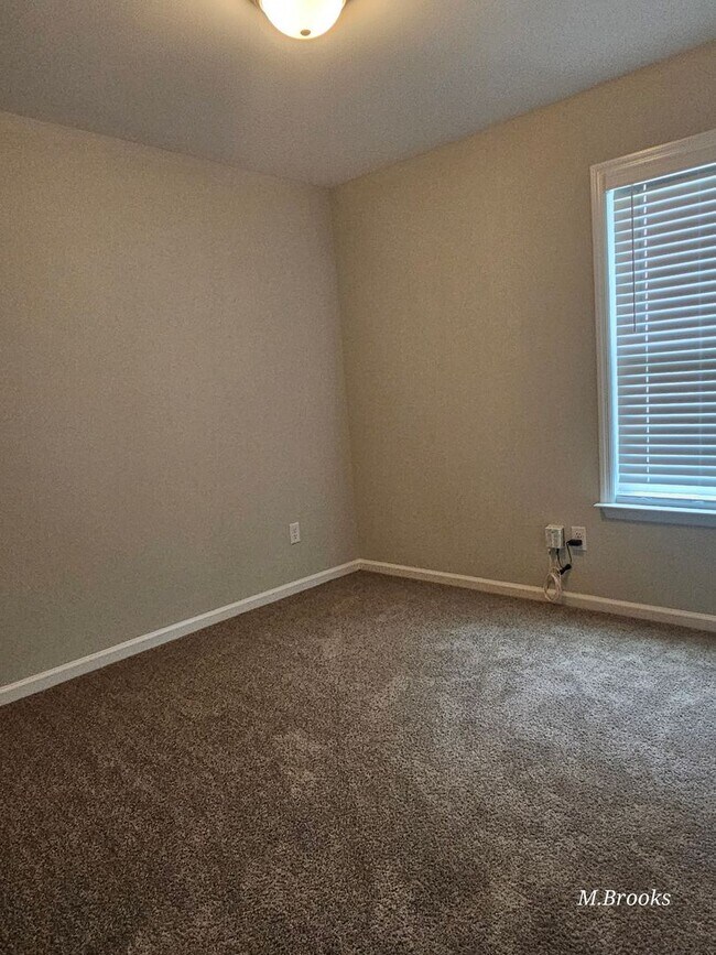 Building Photo - 1704 Almond Tree Pl