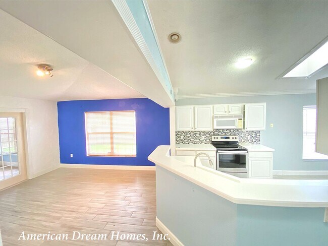 Building Photo - Wonderful Home in Andover Lakes!