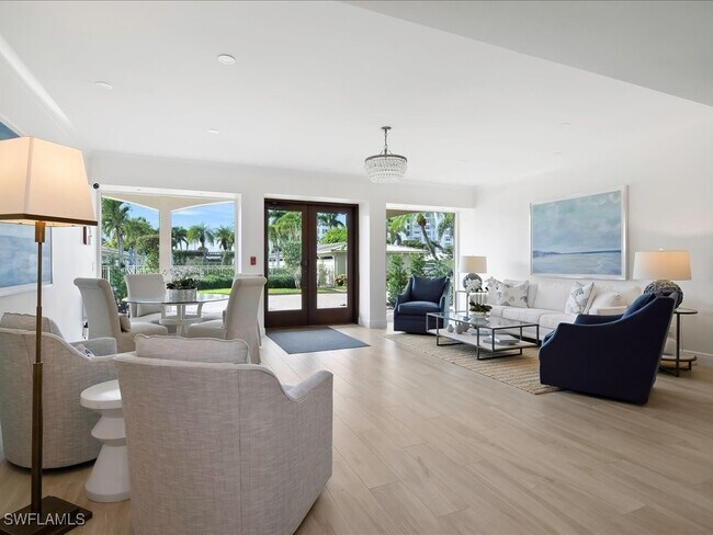 Building Photo - 2750 Gulf Shore Blvd N