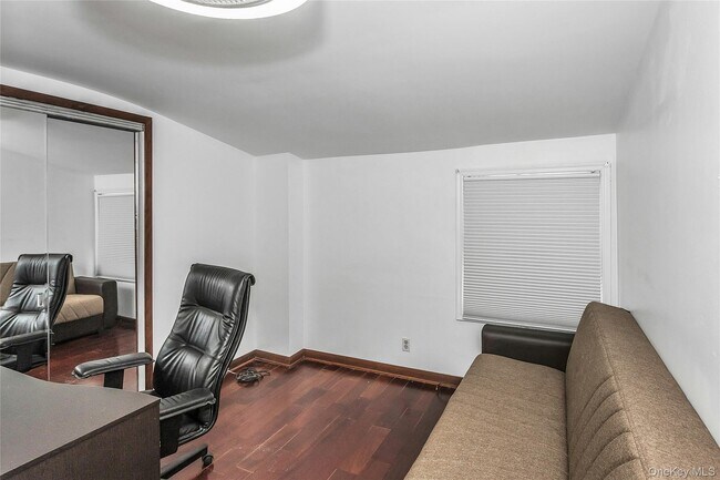 Building Photo - 524 Jerusalem Ave