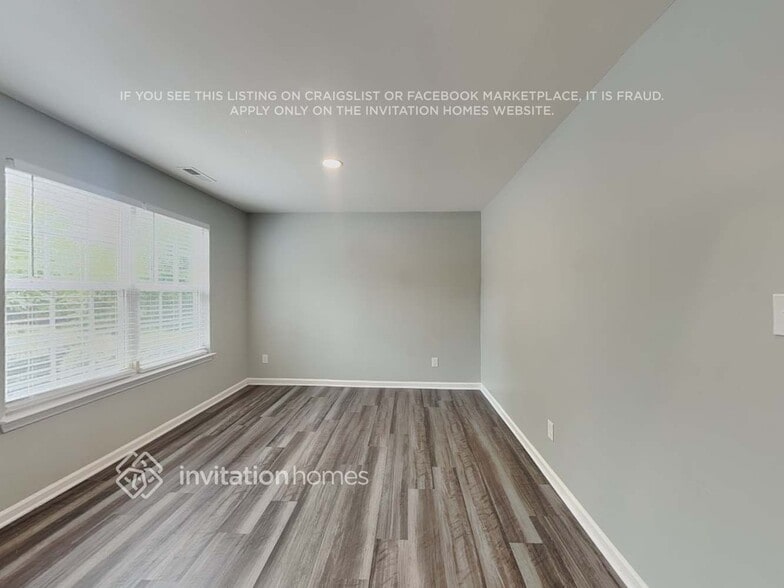 Building Photo - 10736 Glenluce Ave