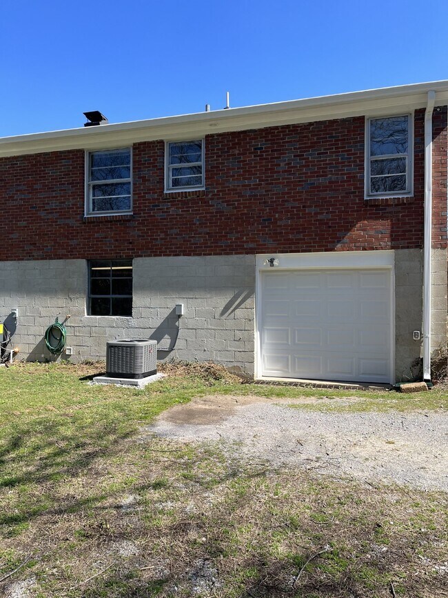Building Photo - 246 McGavock Pk