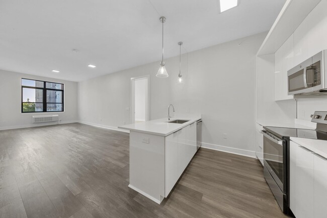 Building Photo - 121 34th St