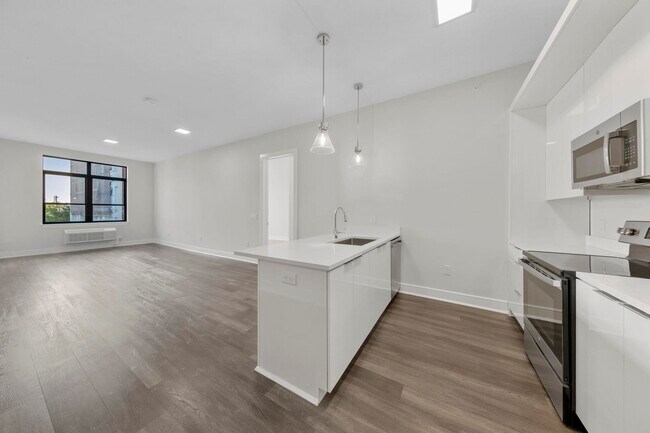 Primary Photo - 121 34th St