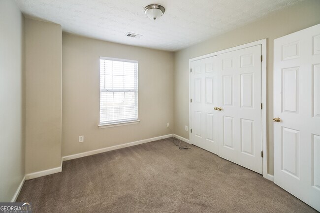 Building Photo - 415 Parkside Way