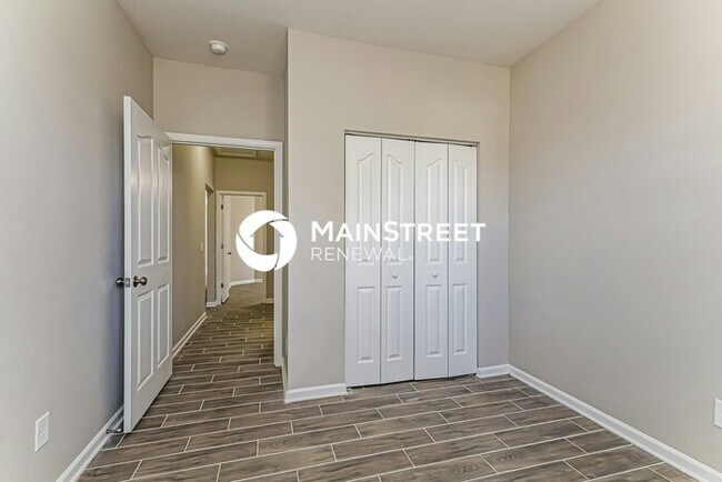 Building Photo - 4 Bedroom Pet-Friendly Home in CHARLOTTE, NC with Main Street Renewal