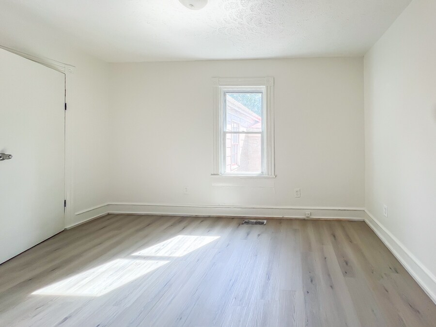 Building Photo - 1005 Maplewood Ave