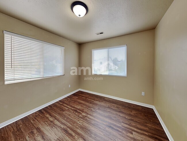 Building Photo - 14064 S Rosaleen Ln
