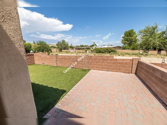 Building Photo - 606 W Woodfield Ct