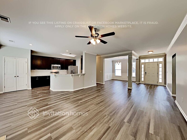 Building Photo - 14643 Eastgrove Dr