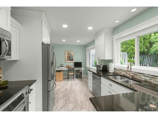 Building Photo - 8550 SW 10th Ave