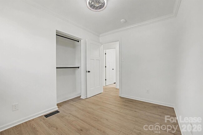 Building Photo - 357 Barnes St