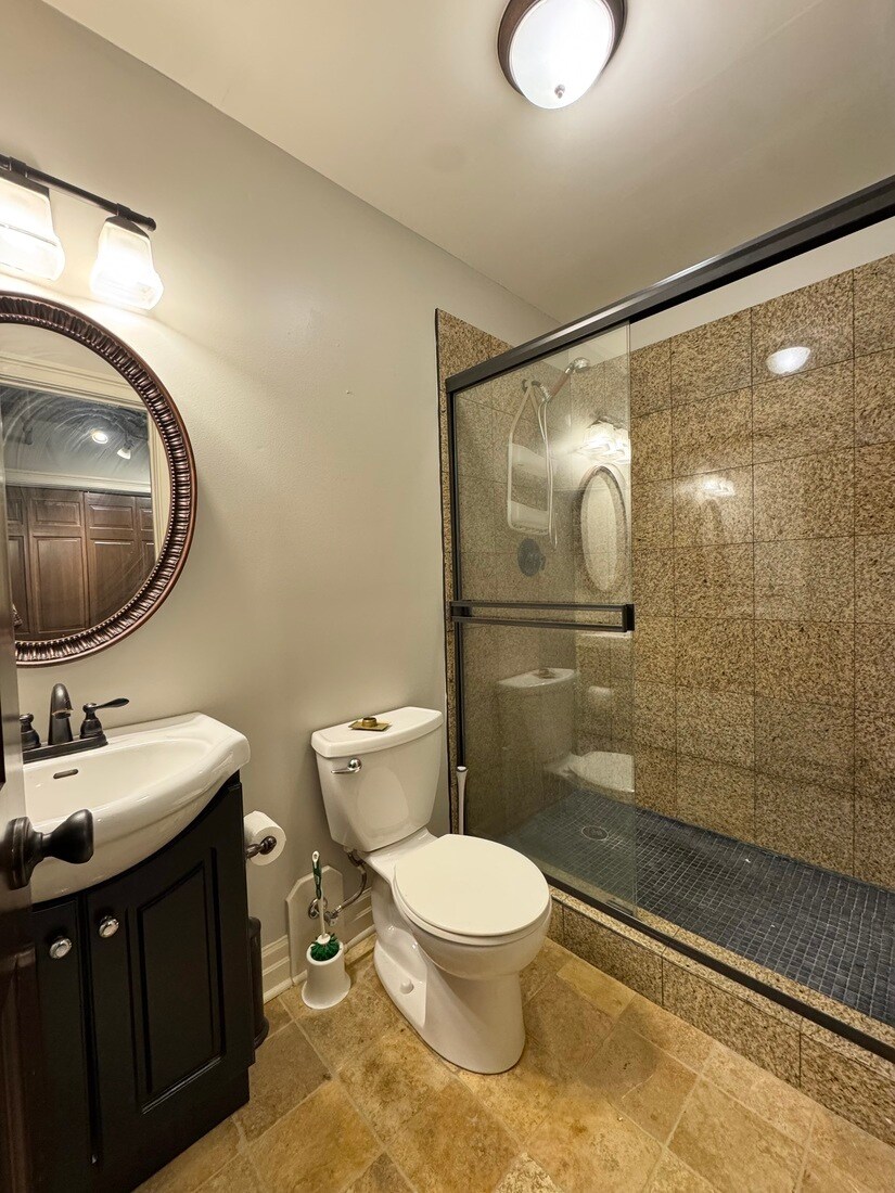 Building Photo - 1715 Summit St