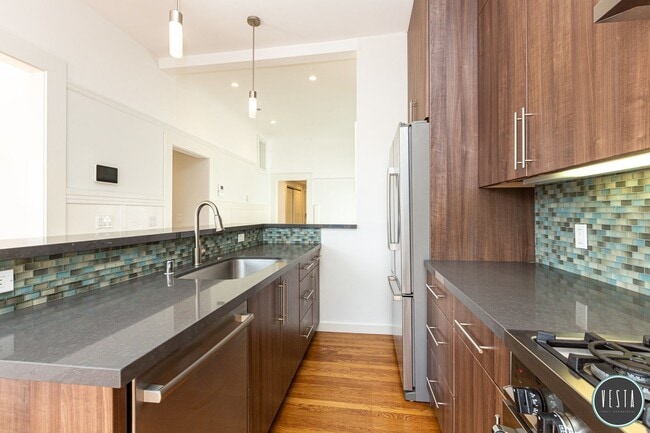Building Photo - SOPHISTICATED 2-BD DREAM HOME WITH DIGITAL...