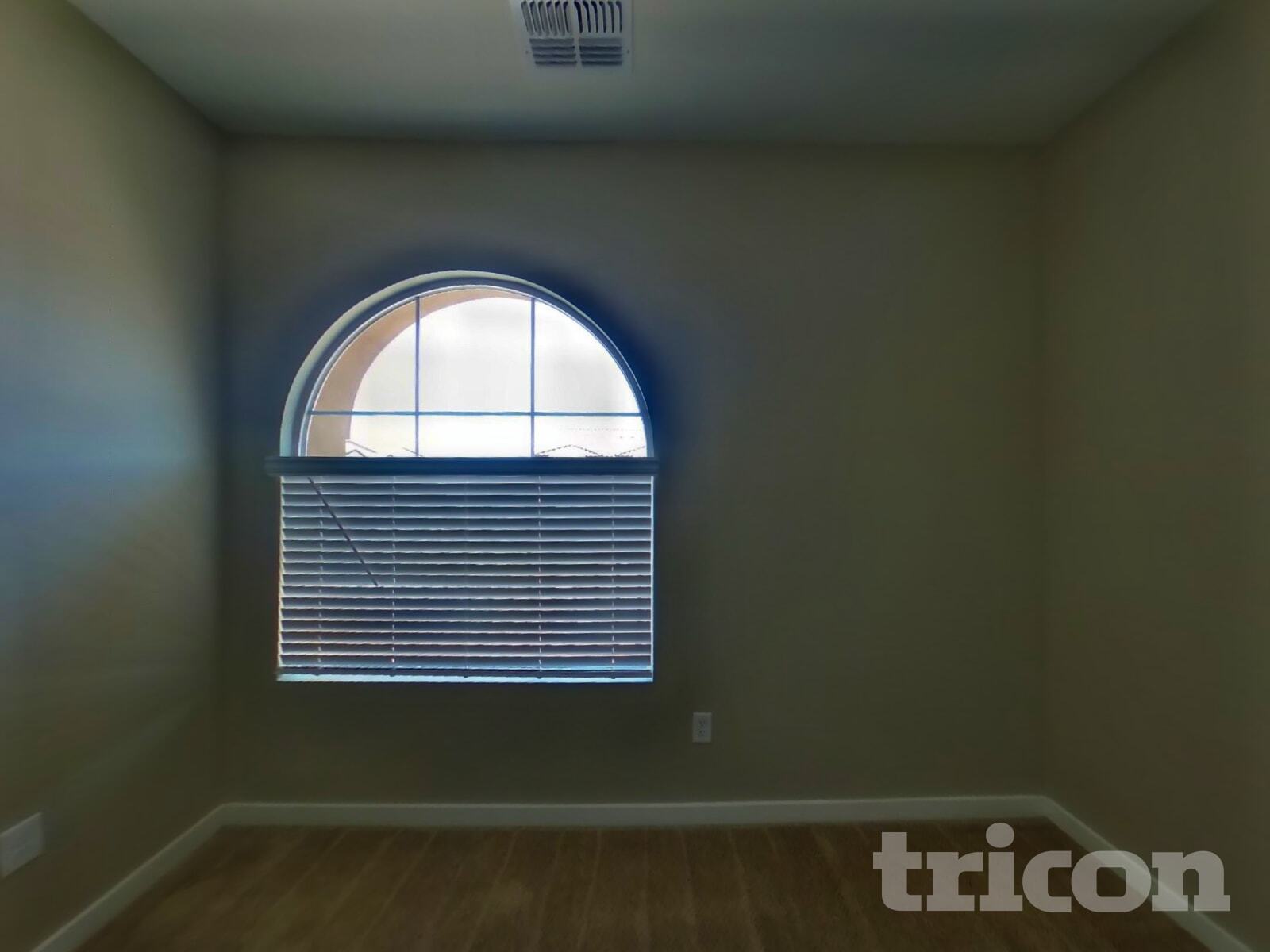 Building Photo - 4548 E Grandview St