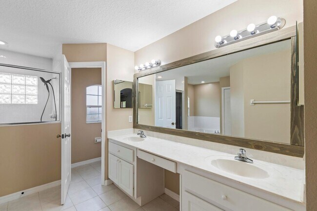 Building Photo - 40 Riddle Dr