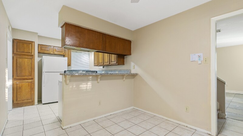 Building Photo - 10810 Sugar Hill Dr