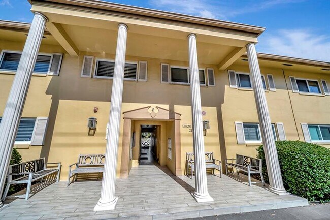 Building Photo - 2811 NE 51st St