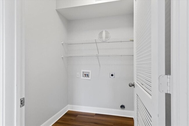 Building Photo - 7701 Rialto Blvd