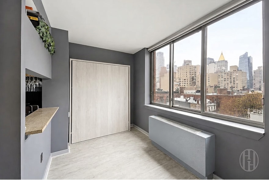 Building Photo - 250 E 30th St
