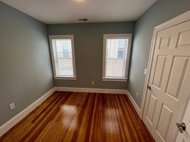 Building Photo - Porter Square Closest train = Porter Squar...