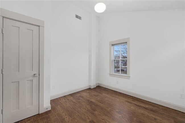 Building Photo - 214 Camp St