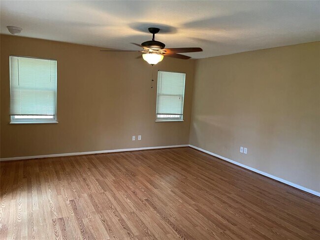 Building Photo - 1011 E Brompton Dr