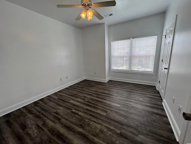 Building Photo - 2057 Silvercrest Dr