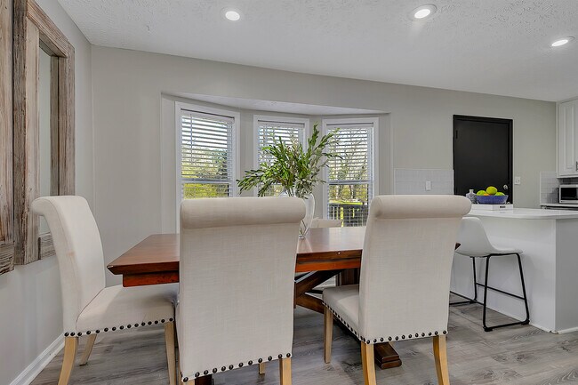 Building Photo - 2062 Woodbine Cir