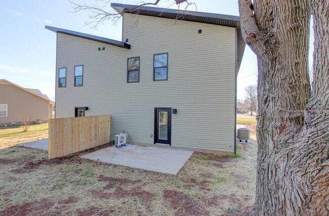 Building Photo - 102 Rosenwald St