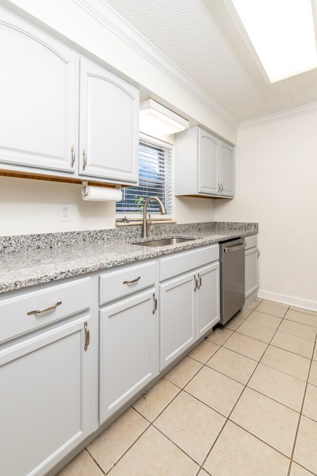 Building Photo - 407 Canberra Dr