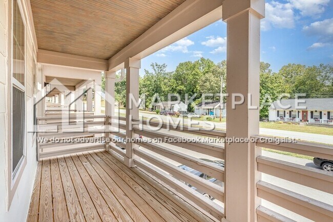 Building Photo - 2437 Bell St Unt 111