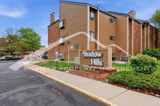 Building Photo - Spacious Condo with Washer/Dryer and Central AC