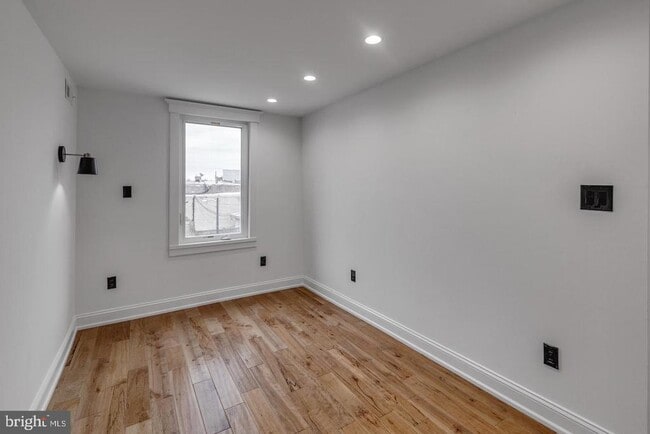 Building Photo - 2571 Trenton Ave