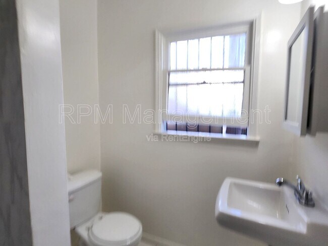 Building Photo - 1781 N Orchid Ave