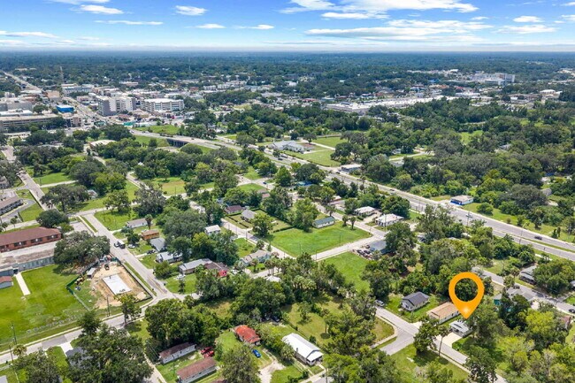 Building Photo - Charming 3BR 2BA near downtown Ocala!