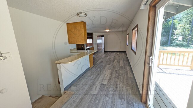 Building Photo - 13235 NW Pumpkin Ridge Rd