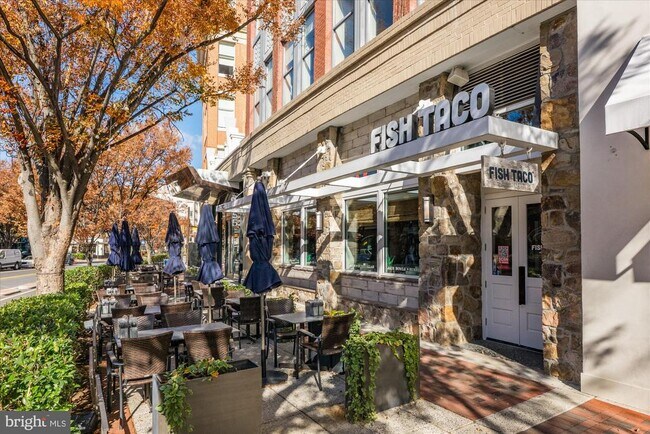 Building Photo - 4915 Hampden Ln