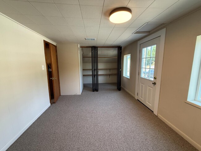 Building Photo - 490 5th Ave