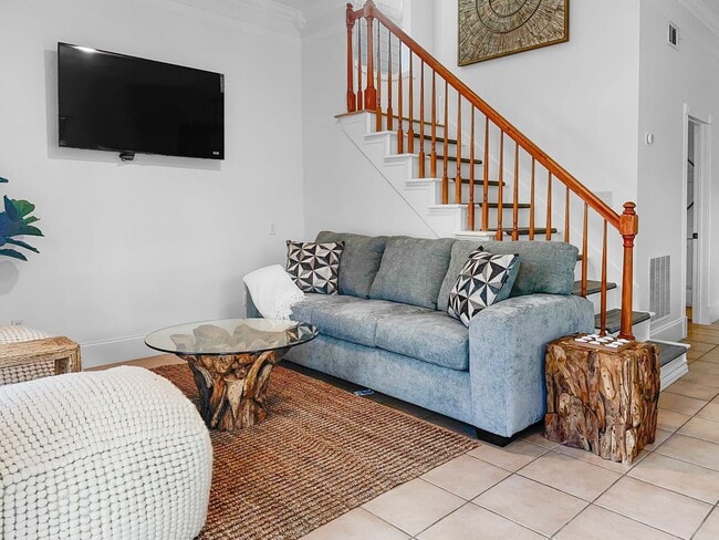 Building Photo - 50% off first months rent.  Perfect for large families or multiple friends!  5 bedroom house loca...