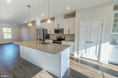 Building Photo - 272 Sugar Maple Square