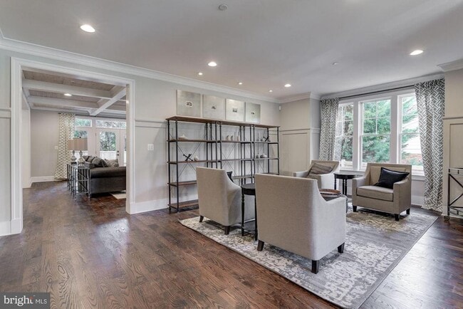 Building Photo - 5700 Tanglewood Dr
